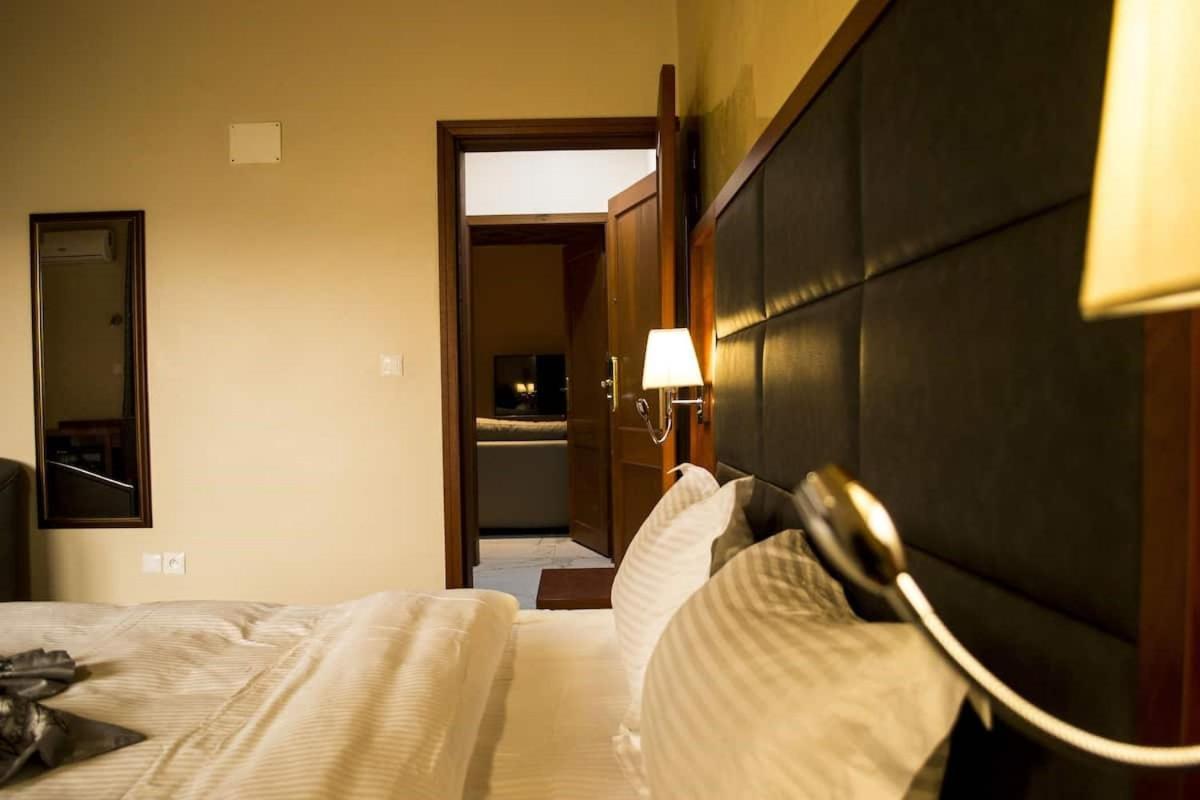 Hotel Jouvence International Yaoundé Exterior photo